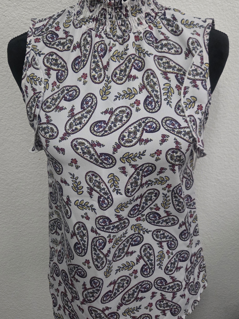 Japna White Paisley Mock Neck Sleeveless Top